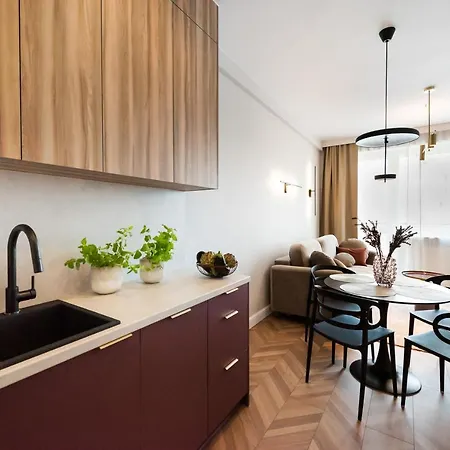 Remarkable Centre By Bookinghost * Warschau