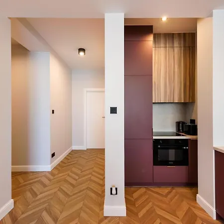 Remarkable Centre By Bookinghost * Varsó