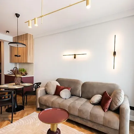 Remarkable Centre By Bookinghost * Warschau