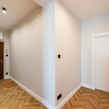 Remarkable Centre By Bookinghost Warschau