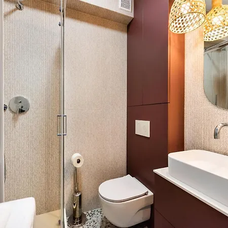 Remarkable Centre By Bookinghost * Warschau