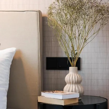 Remarkable Centre By Bookinghost