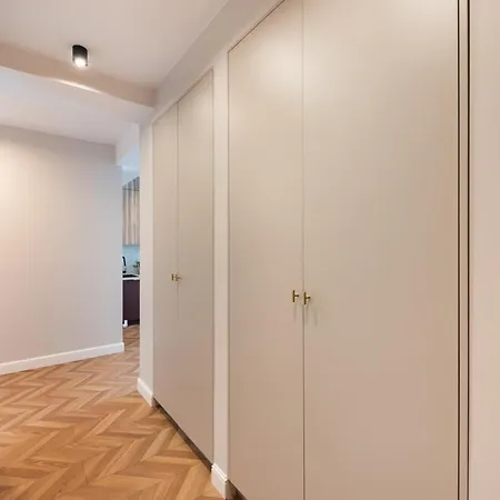 Remarkable Centre By Bookinghost Appartement Warschau